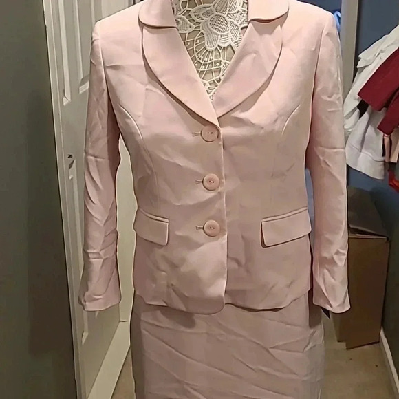 LE SUIT SUIT - Picture 4 of 8